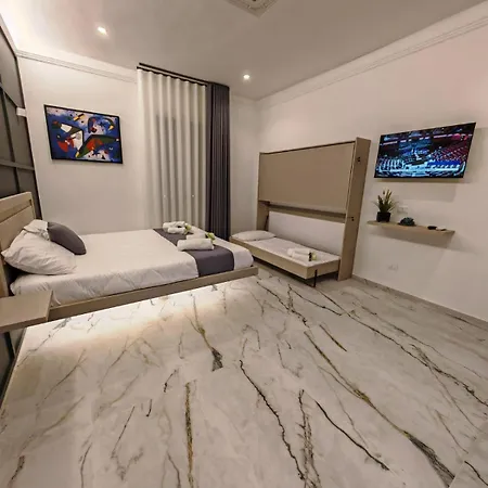 Mikale Luxury *