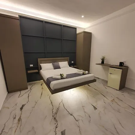 Mikale Luxury *