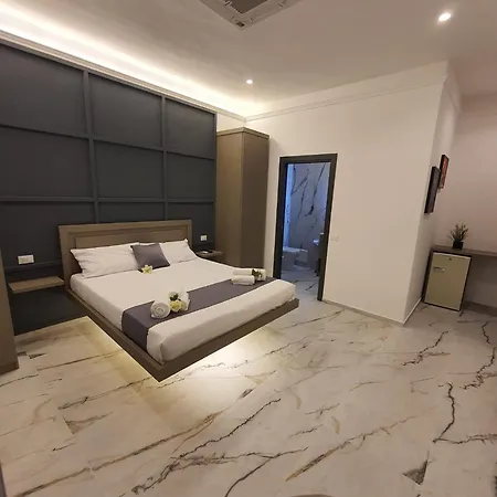 Mikale Luxury *