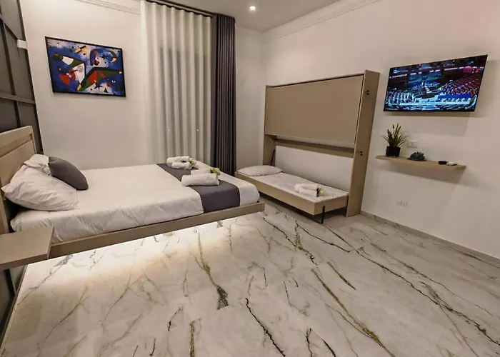 Mikale Luxury *