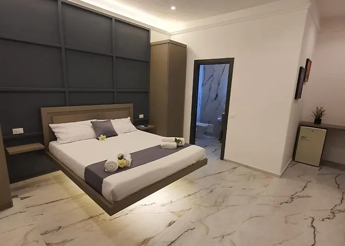 Mikale Luxury *
